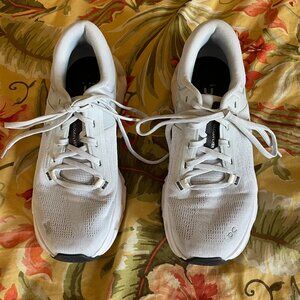 On "Cloudflyer 5"  running shoe, women's  size W9.